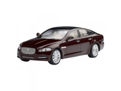 Модель автомобиля Jaguar XJ Scale Model 1:43, Caviar, артикул JDCAXJC от JAGUAR Модель автомобиля Jaguar XJ Scale Model 1:43, Caviar, артикул JDCAXJC