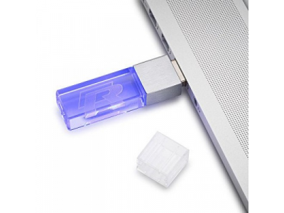 Флешка Volkswagen R Collection USB-stick, 8Gb, артикул 15D087620 от VAG Флешка Volkswagen R Collection USB-stick, 8Gb, артикул 15D087620